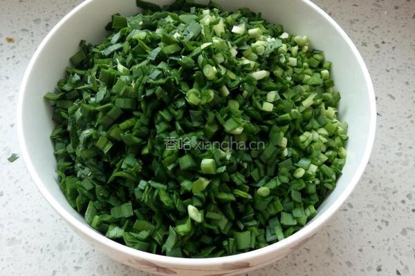 韭菜卷子的做法图解1