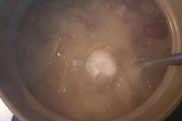 冰糖雪耳雪梨鸡蛋糖水的做法图解13