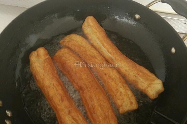 炸油条的做法图解6