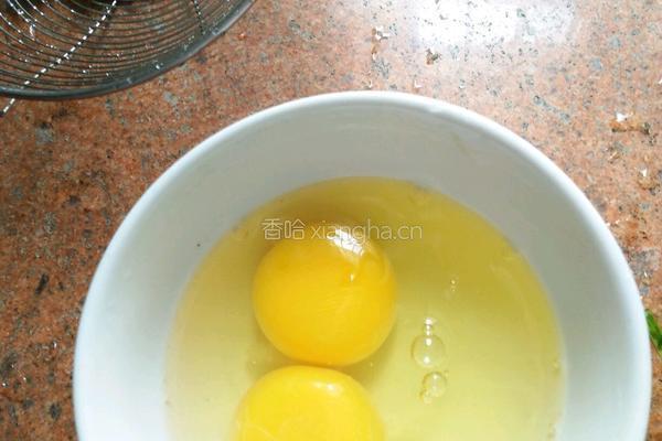 青椒煎鸡蛋的做法图解3