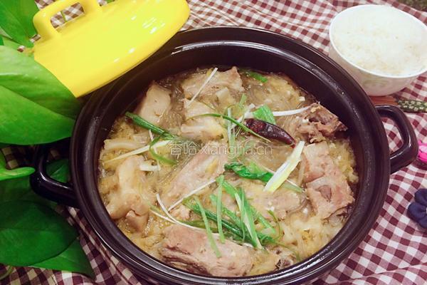 酸菜炖排骨的做法图解1