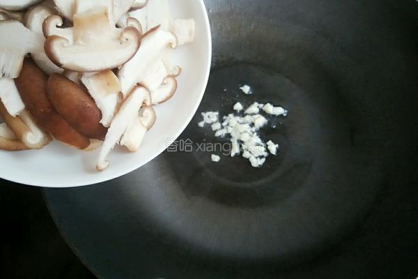 香菇扒青菜的做法图解2