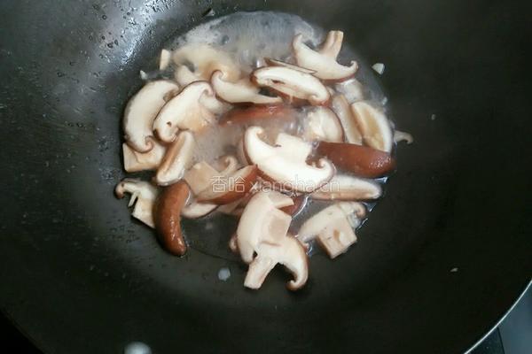 香菇扒青菜的做法图解3