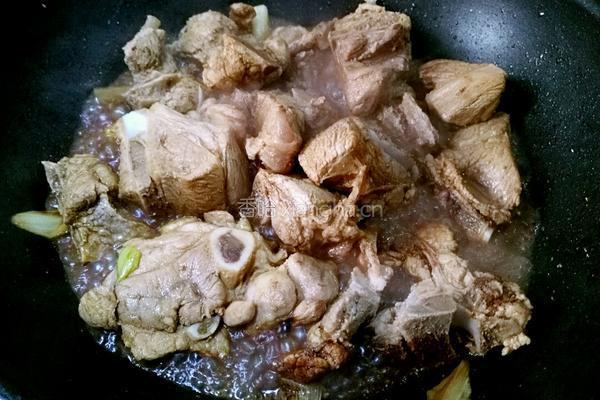 杏鲍菇炖猪大骨的做法图解9
