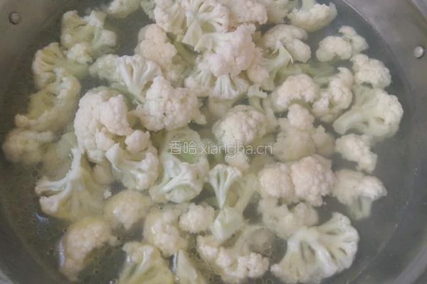 菜椒胡萝卜炒花菜的做法图解5