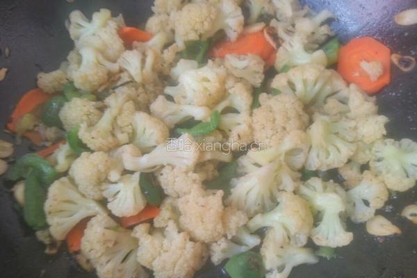 菜椒胡萝卜炒花菜的做法图解9