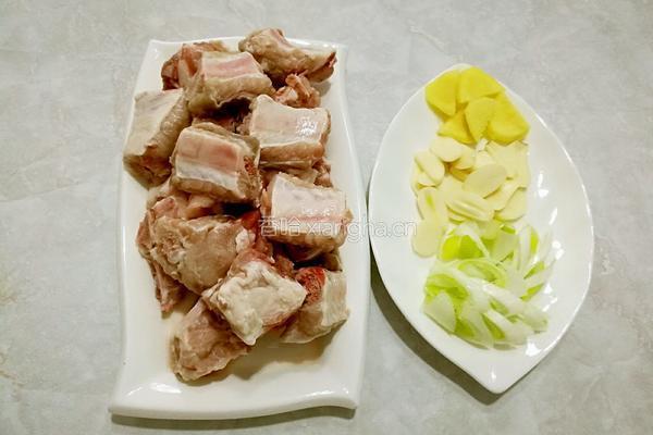 腐乳烧排骨的做法图解1