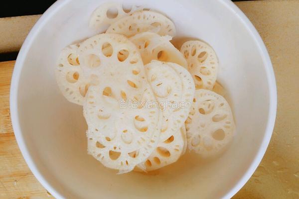 蒜香藕片的做法图解1