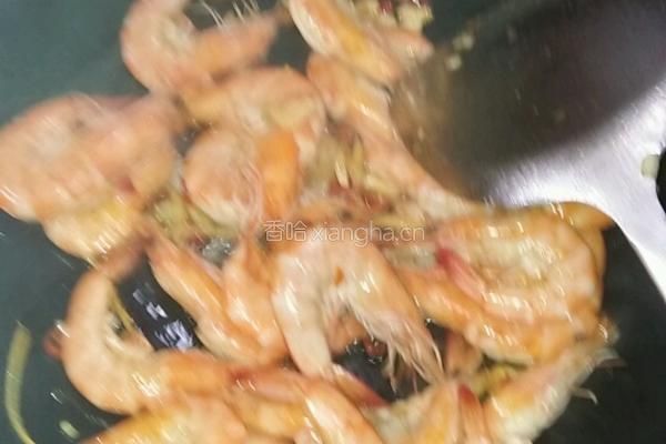 剁椒炒大虾的做法图解5
