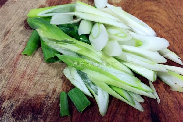 清炒芹菜香肠的做法图解4