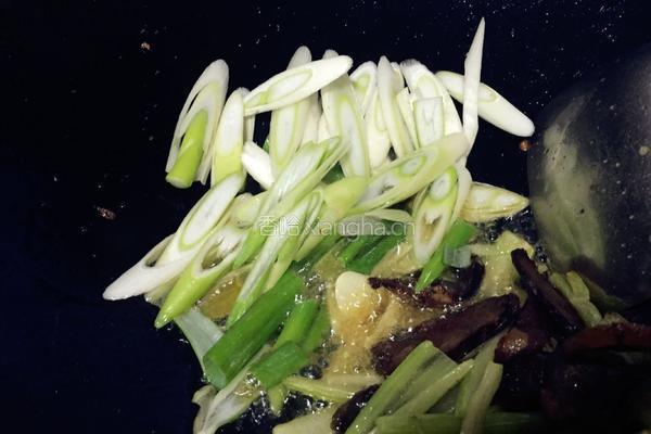 清炒芹菜香肠的做法图解9