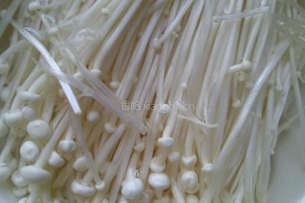 金针菇炒鸡蛋的做法图解1