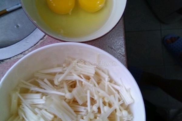 金针菇炒鸡蛋的做法图解2