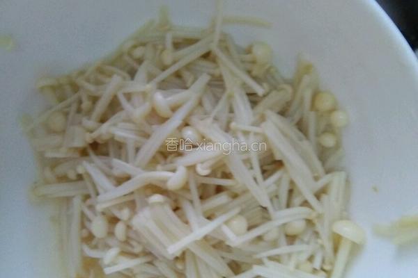 金针菇炒鸡蛋的做法图解3