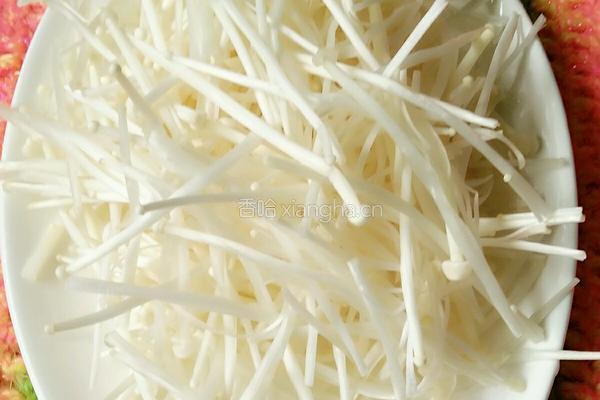 金针菇青菜瘦肉汤的做法图解3