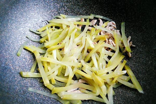 榨菜炒肉的做法图解8
