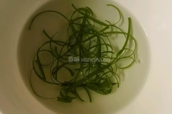 雪菜黄鱼汤的做法图解4