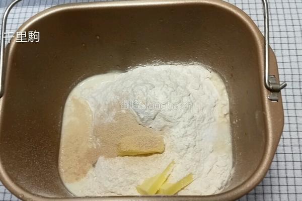 黄油花朵面包的做法图解1