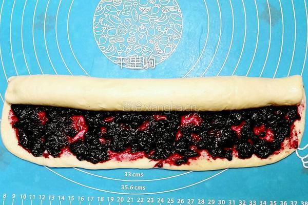 蓝莓酱面包卷的做法图解7