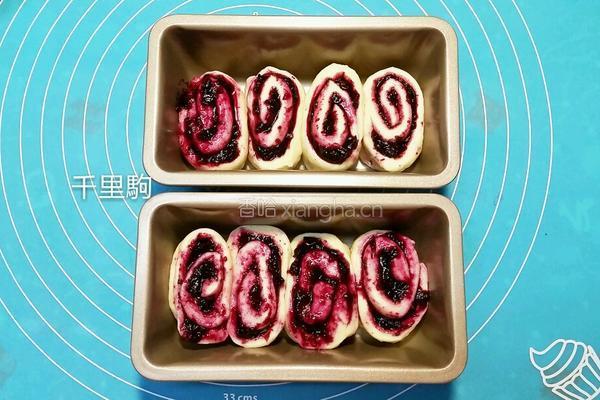 蓝莓酱面包卷的做法图解9