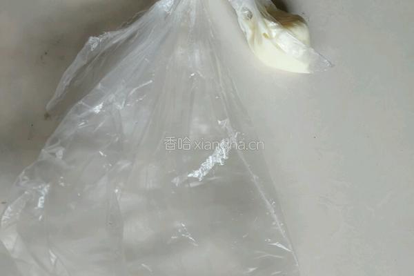 火龙果沙拉的做法图解3