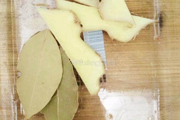 萝卜海带排骨汤的做法图解4