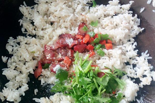 腊肠炒饭的做法图解6