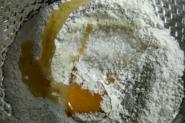椰蓉毛毛虫面包的做法图解1