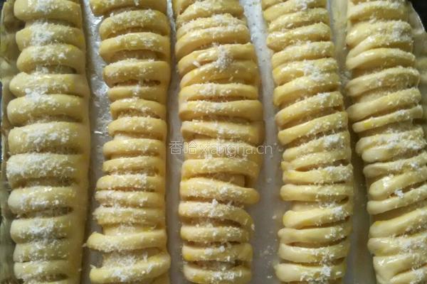 椰蓉毛毛虫面包的做法图解13