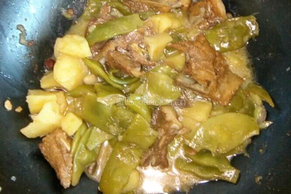 猪骨炖豆角土豆的做法图解10