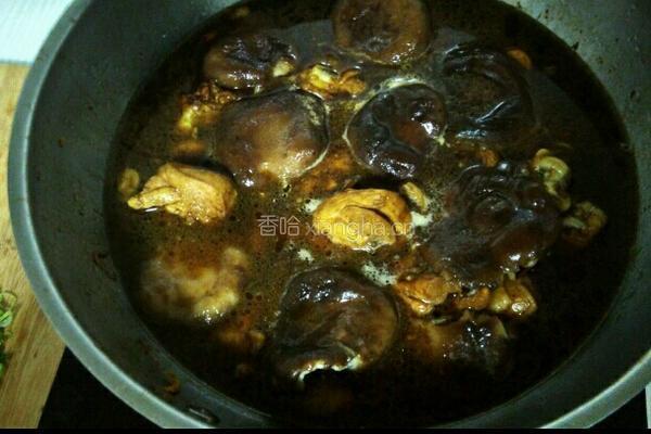 香菇炖鸡肉的做法图解6