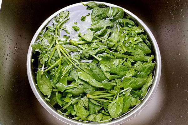 麻酱拌花生菠菜的做法图解4