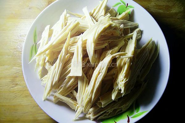 芹菜炒腐竹的做法图解3