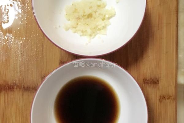 凉拌菠菜粉丝的做法图解2