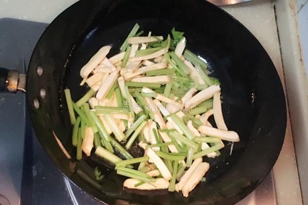 芹菜炒豆干的做法图解5