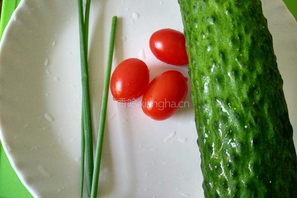 小金鱼嬉戏(盘饰）的做法图解1