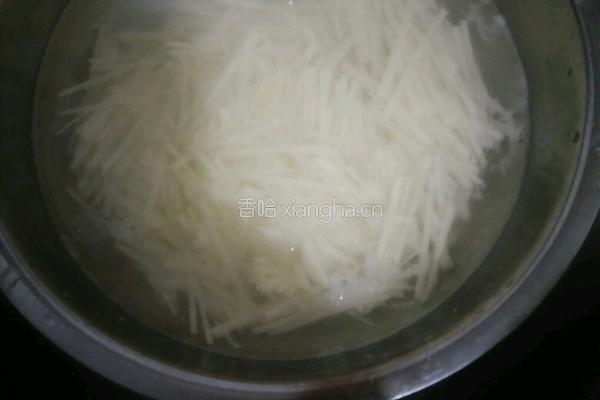呛炒土豆丝的做法图解1