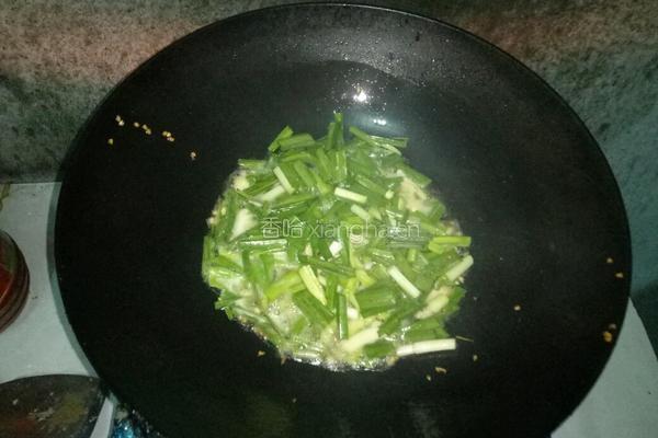 蒜苗炒菌菇的做法图解8