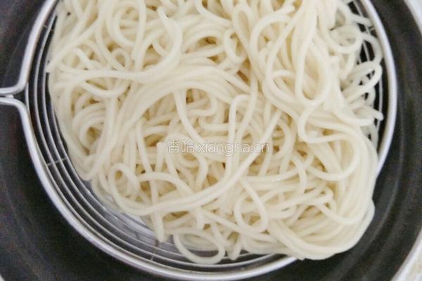 儿童早餐鸡蛋面豆浆水果沙拉的做法图解5
