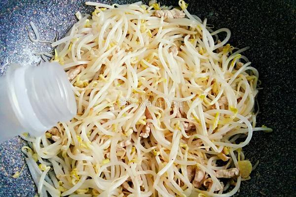 绿豆芽炒肉的做法图解11