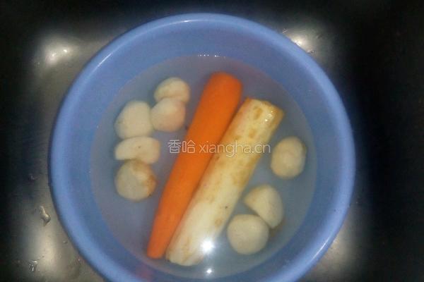 山药马蹄红萝卜大骨汤的做法图解1