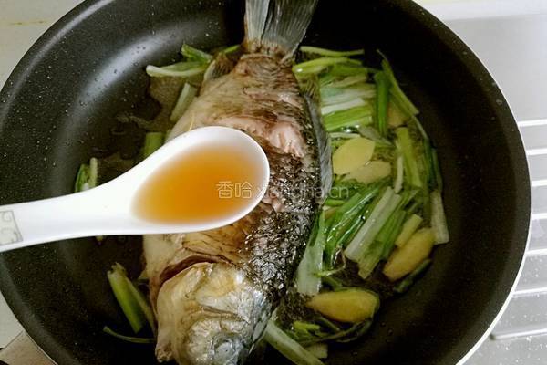 葱烧鲫鱼的做法图解10