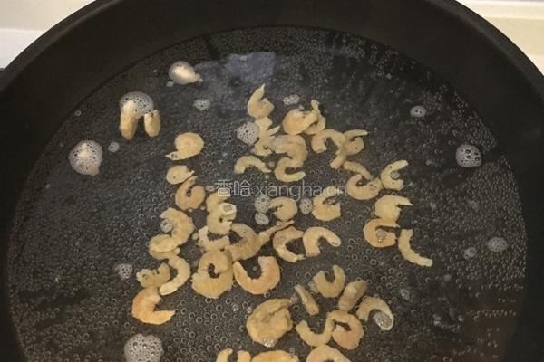 虾仁青萝卜粉丝汤的做法图解2