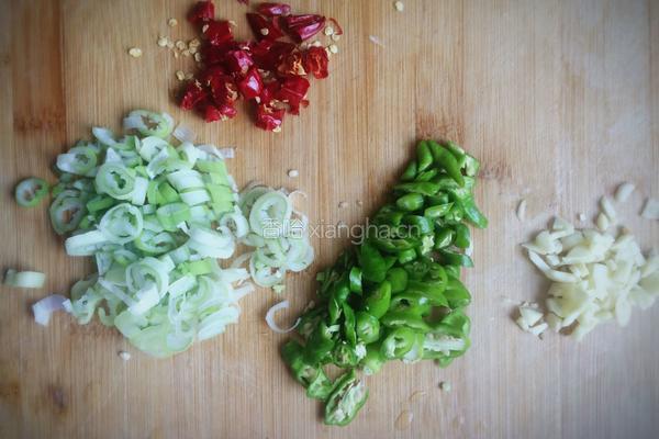 豆角炒肉的做法图解1