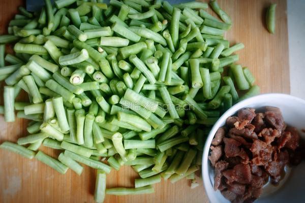 豆角炒肉的做法图解2