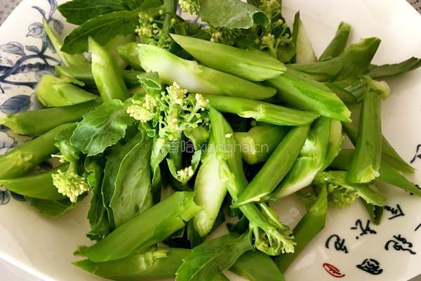 芥兰炒牛肉的做法图解2