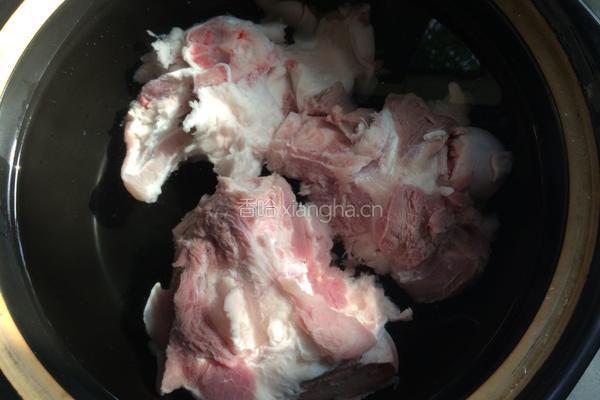 大骨萝卜汤的做法图解4