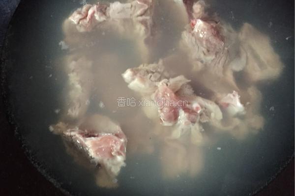 排骨炖笋干的做法图解1