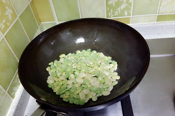 扁豆虾米茄子汤的做法图解1