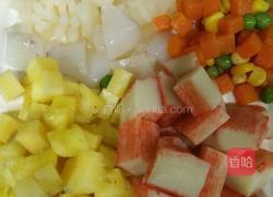 海鲜菠萝炒饭的做法图解1
